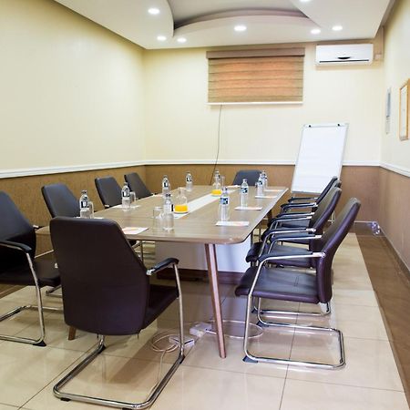 Crossroads Hotel Lilongwe Zewnętrze zdjęcie