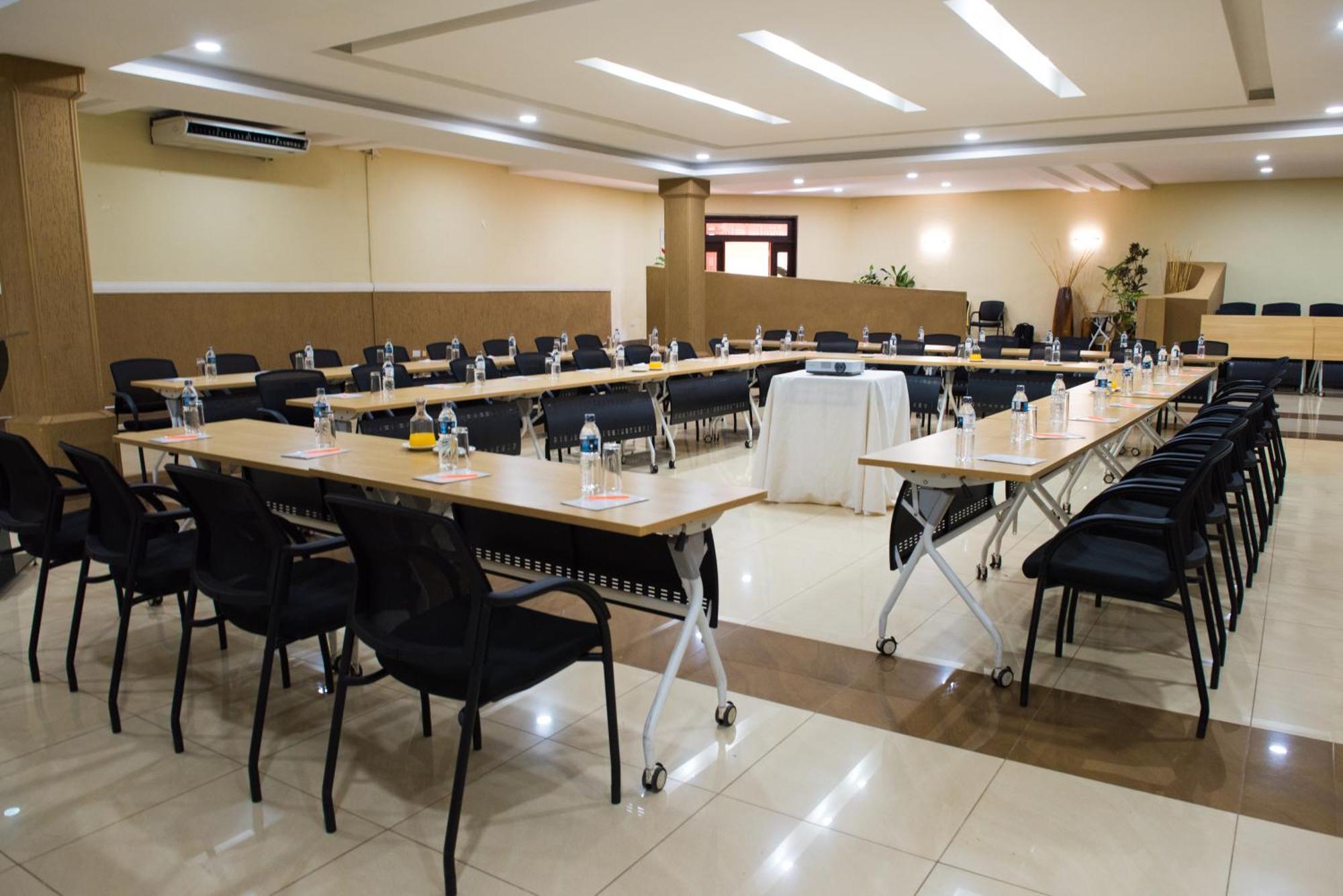 Crossroads Hotel Lilongwe Zewnętrze zdjęcie