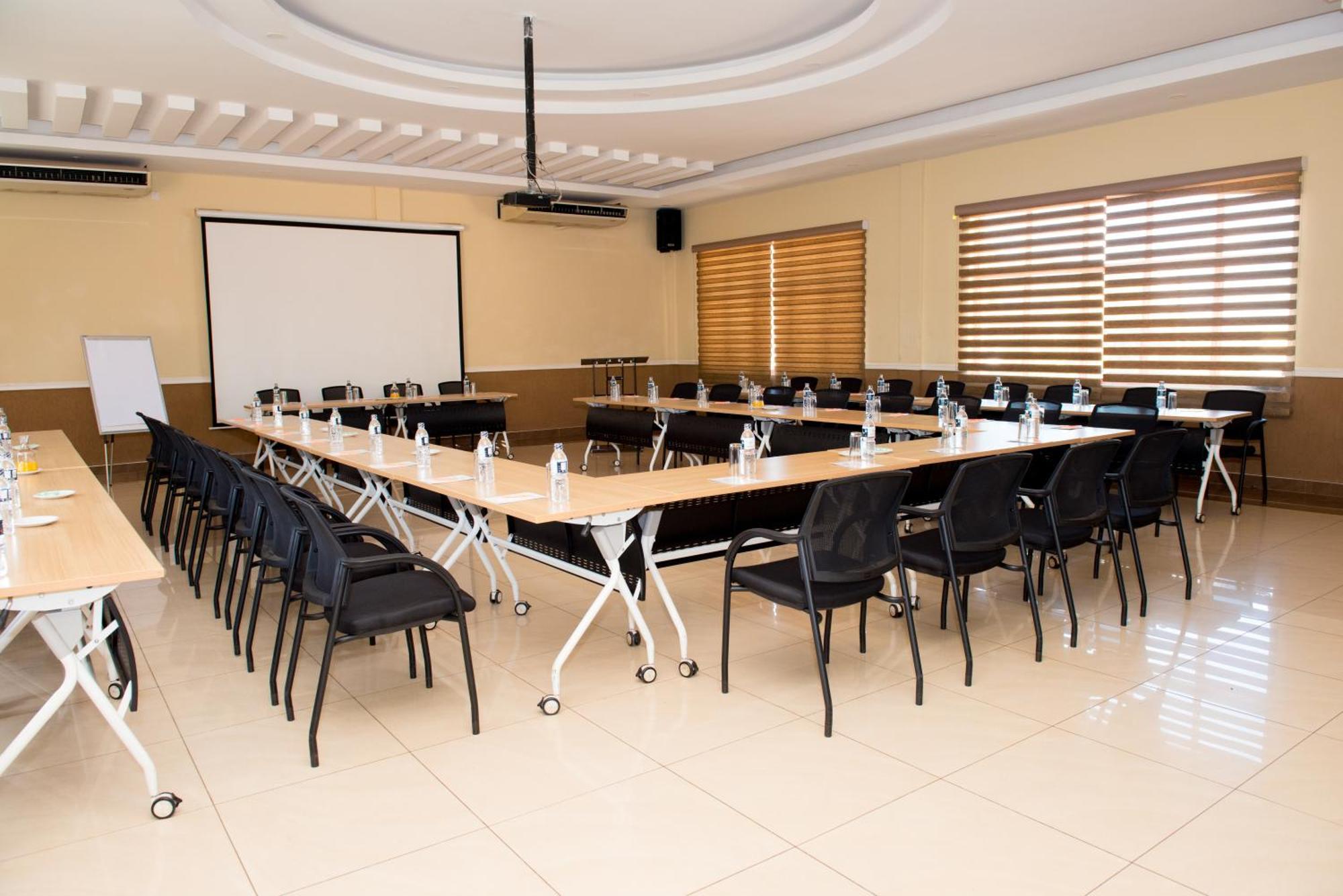 Crossroads Hotel Lilongwe Zewnętrze zdjęcie