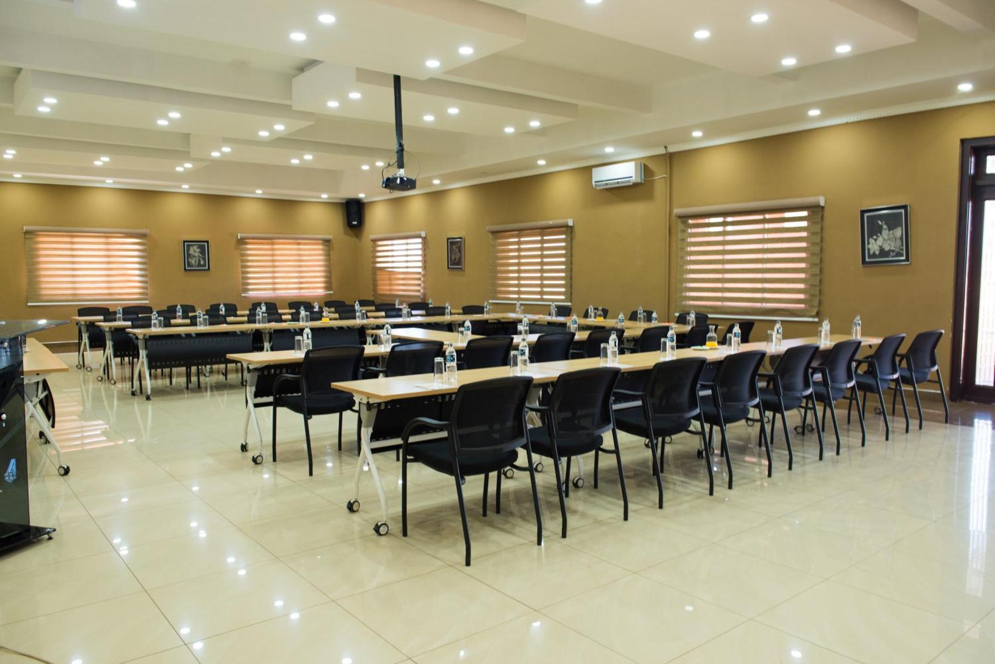 Crossroads Hotel Lilongwe Zewnętrze zdjęcie