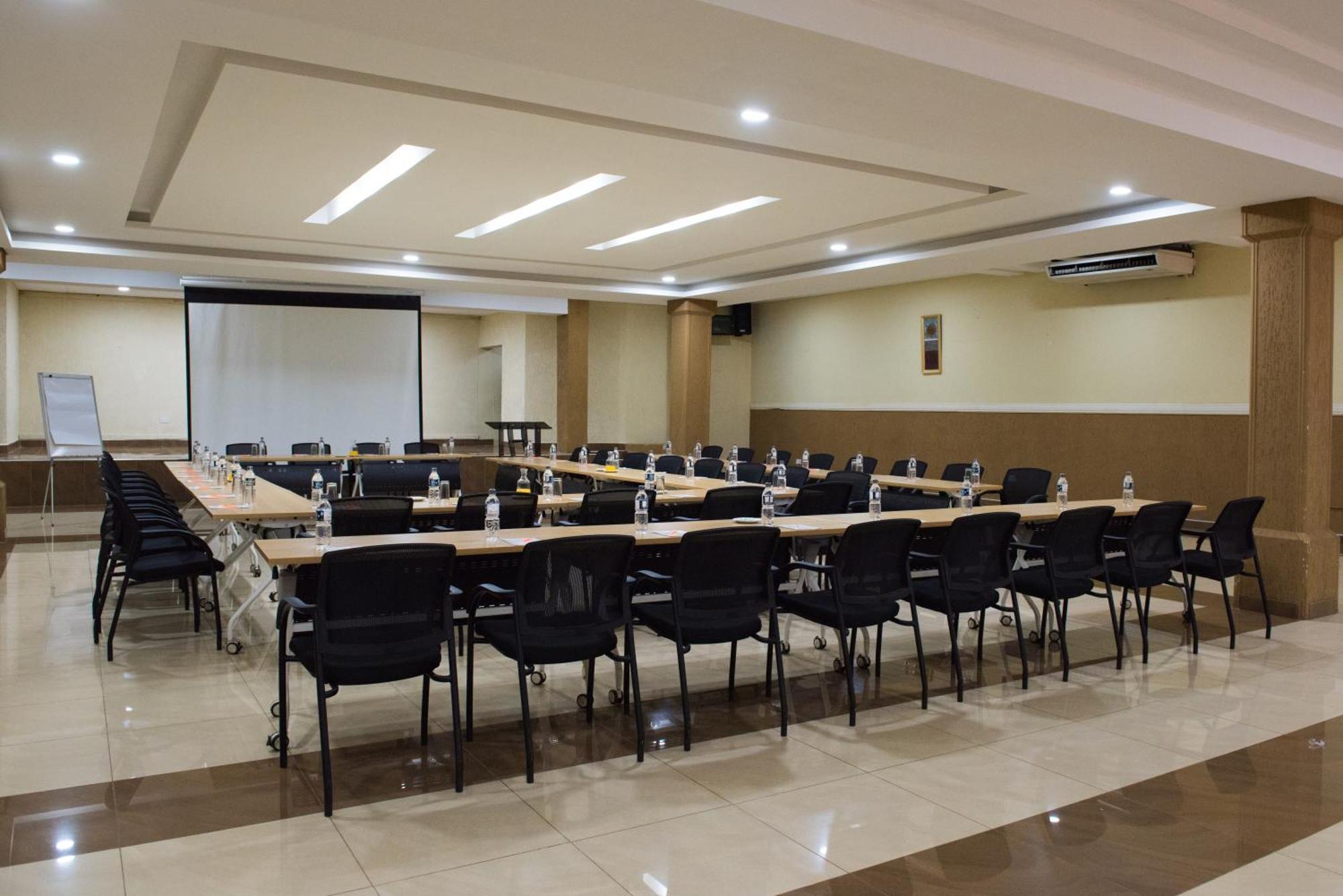 Crossroads Hotel Lilongwe Zewnętrze zdjęcie