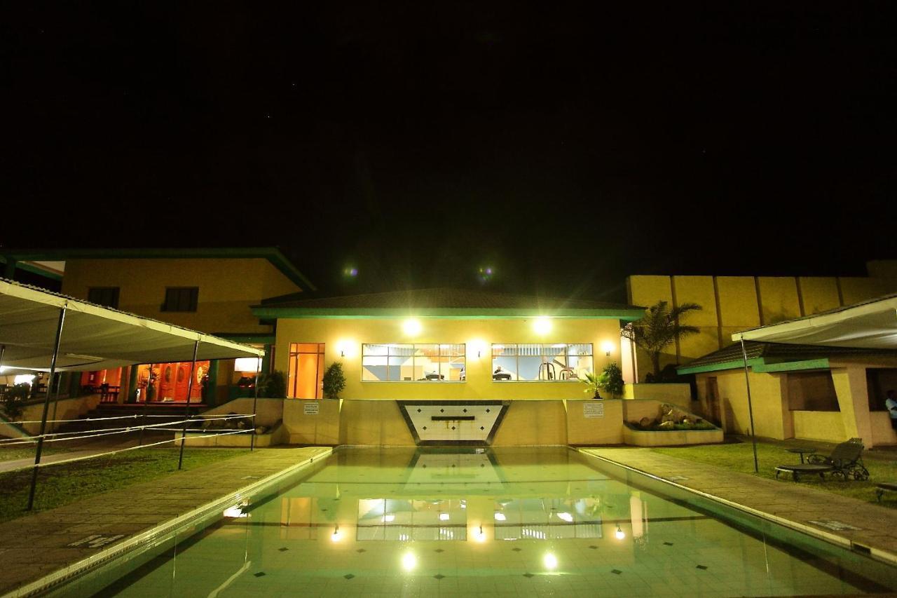 Crossroads Hotel Lilongwe Zewnętrze zdjęcie