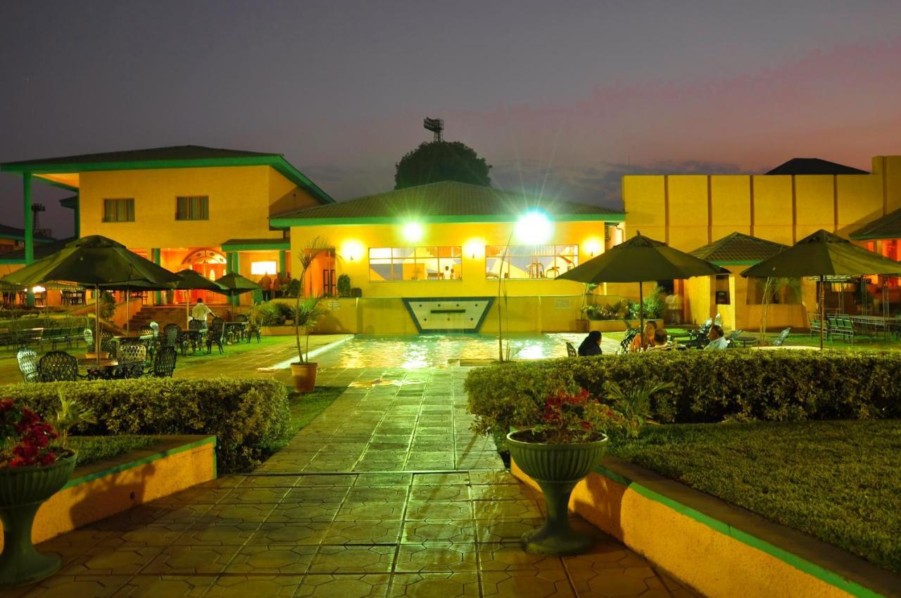 Crossroads Hotel Lilongwe Zewnętrze zdjęcie