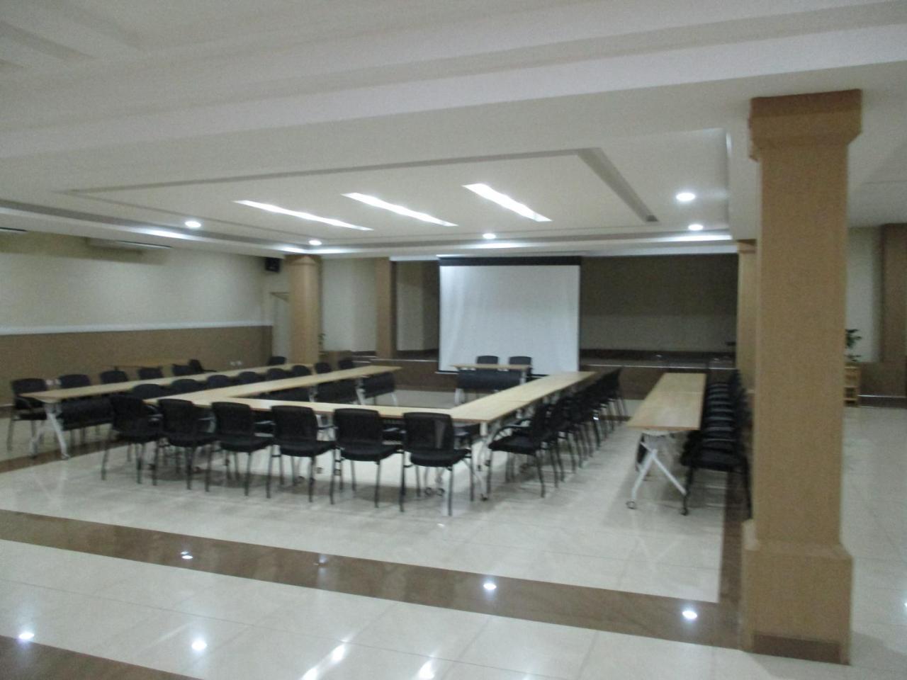 Crossroads Hotel Lilongwe Zewnętrze zdjęcie
