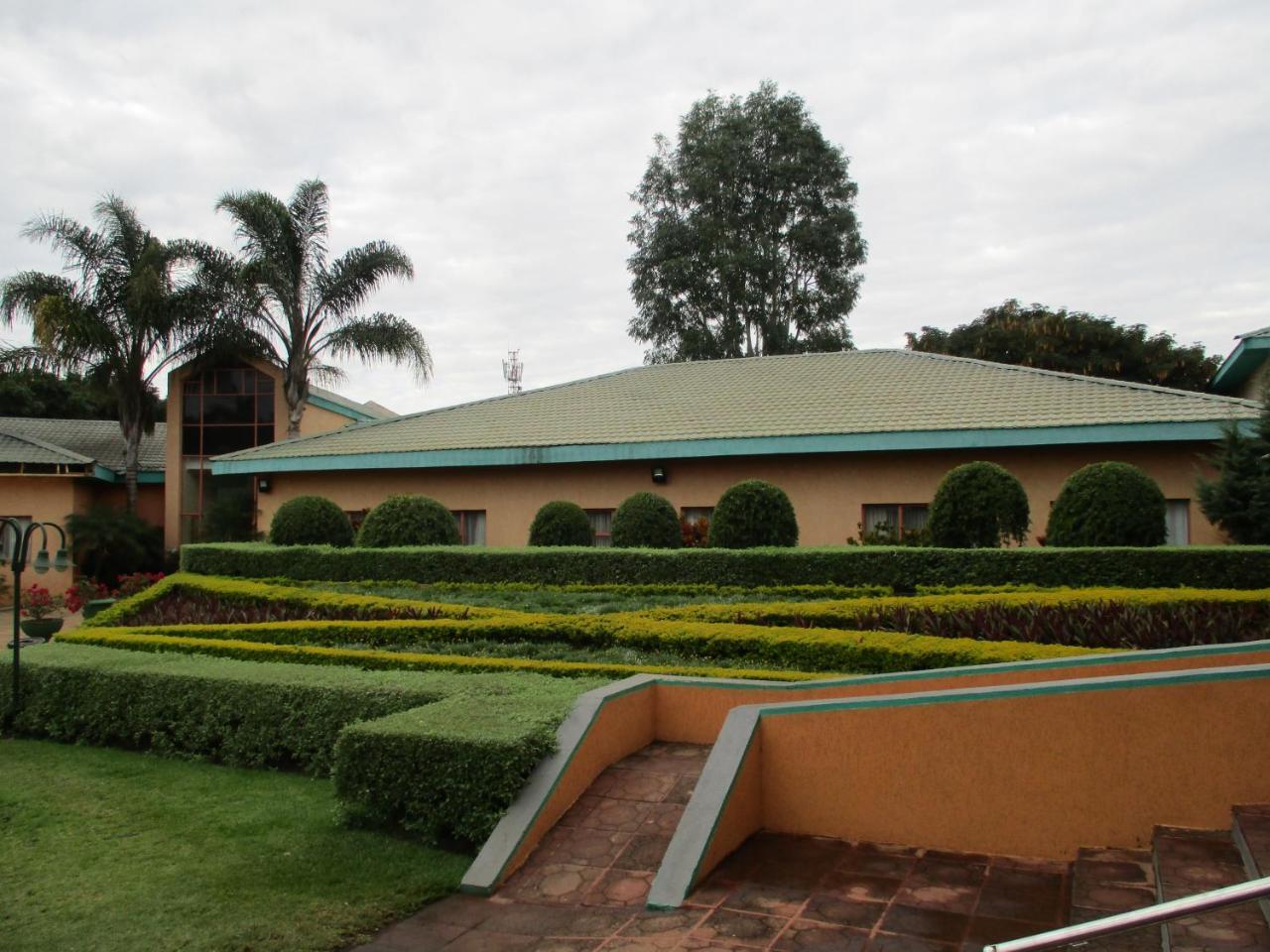 Crossroads Hotel Lilongwe Zewnętrze zdjęcie