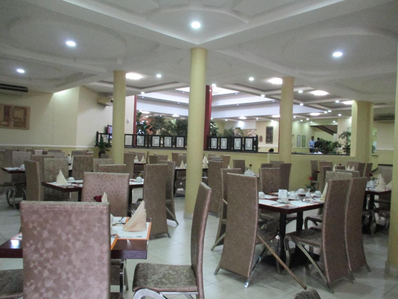 Crossroads Hotel Lilongwe Zewnętrze zdjęcie